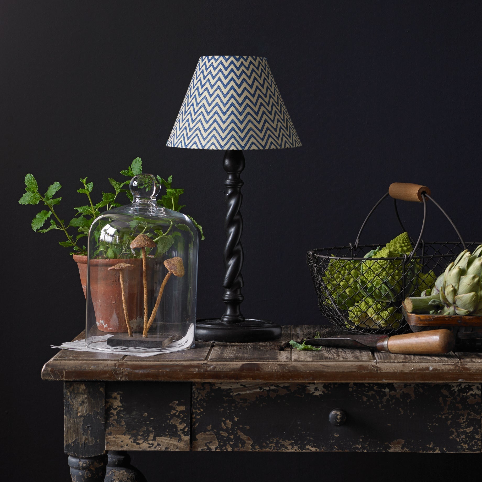 Holly table lamp in ebony