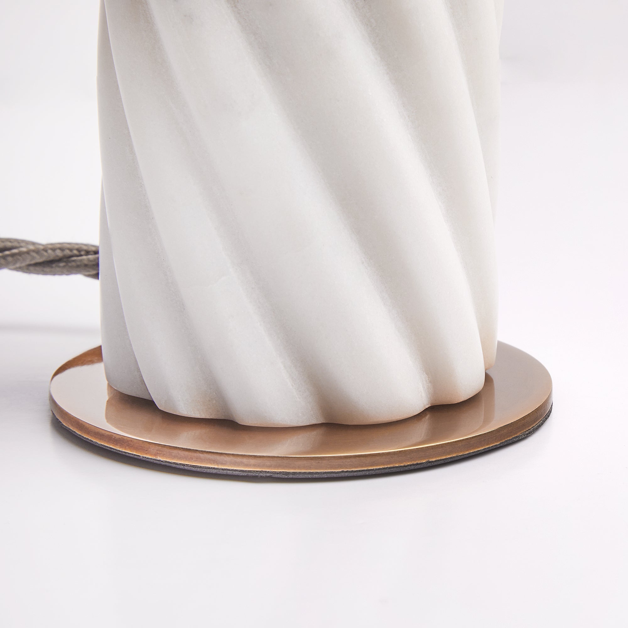 Milo table lamp in white marble